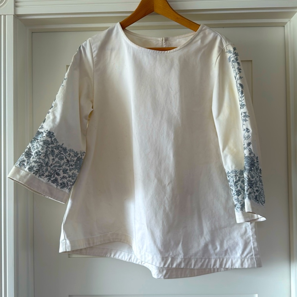 Anthropologie cotton tunic with silver embroidery. Size L.